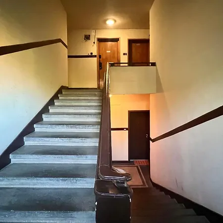 Nostalgic '90s Place Historical Center Apartment *